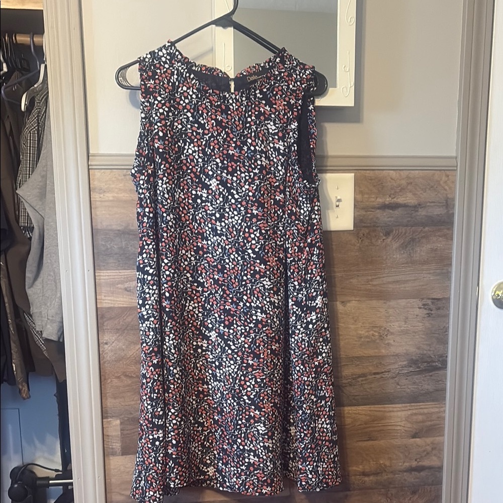 Elegant Sleeveless Floral Dress